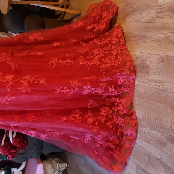 Elegant Red Floral Ball Gown - Picture 3 of 15